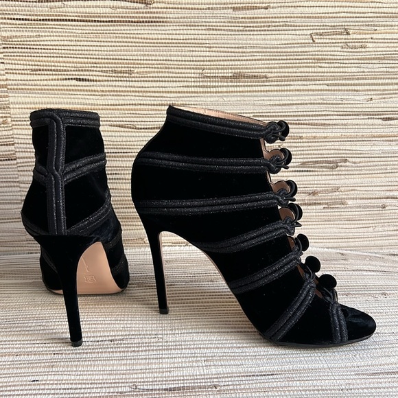 90% Off GIANVITO ROSSI Embroidered Black Velvet Button Bootie Womens 39 8 8.5 - Picture 11 of 17